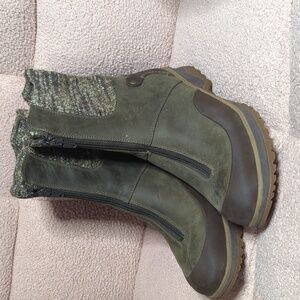 Nearly new Merrell boots